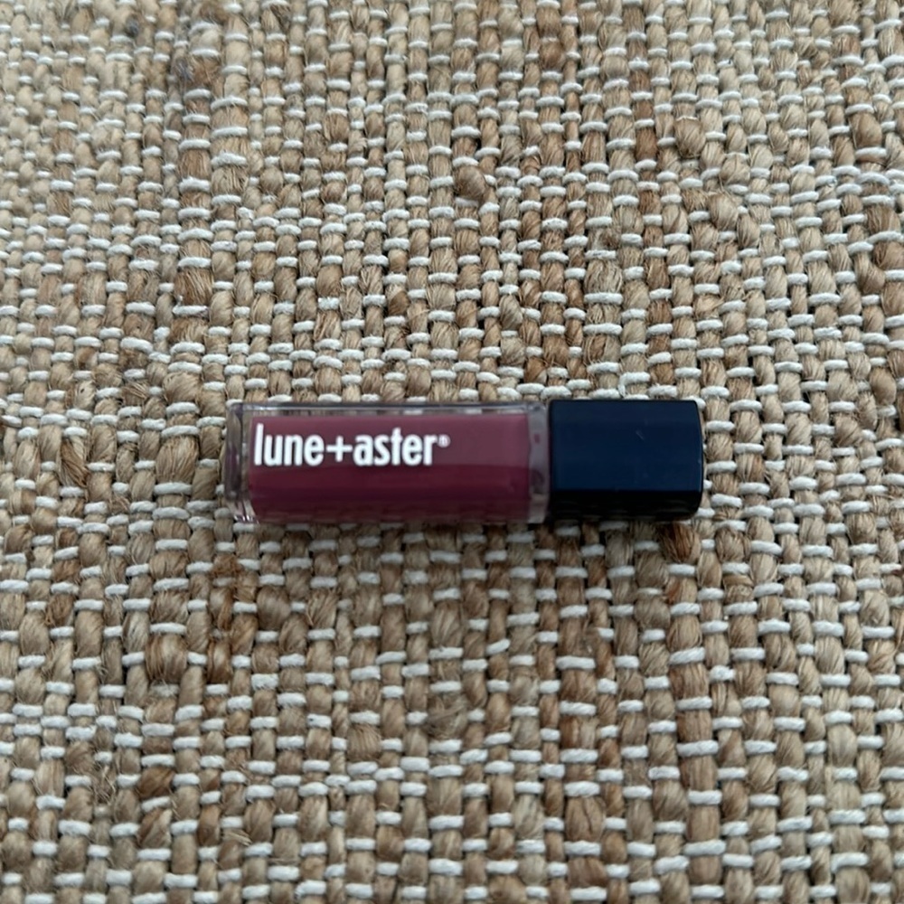 5/$30 New Lune + Aster Vitamin C+ E Lipgloss CEO